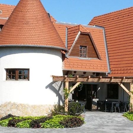 Bed and Breakfast Kádárta Vendéglő Panzió Veszprém Exterior foto