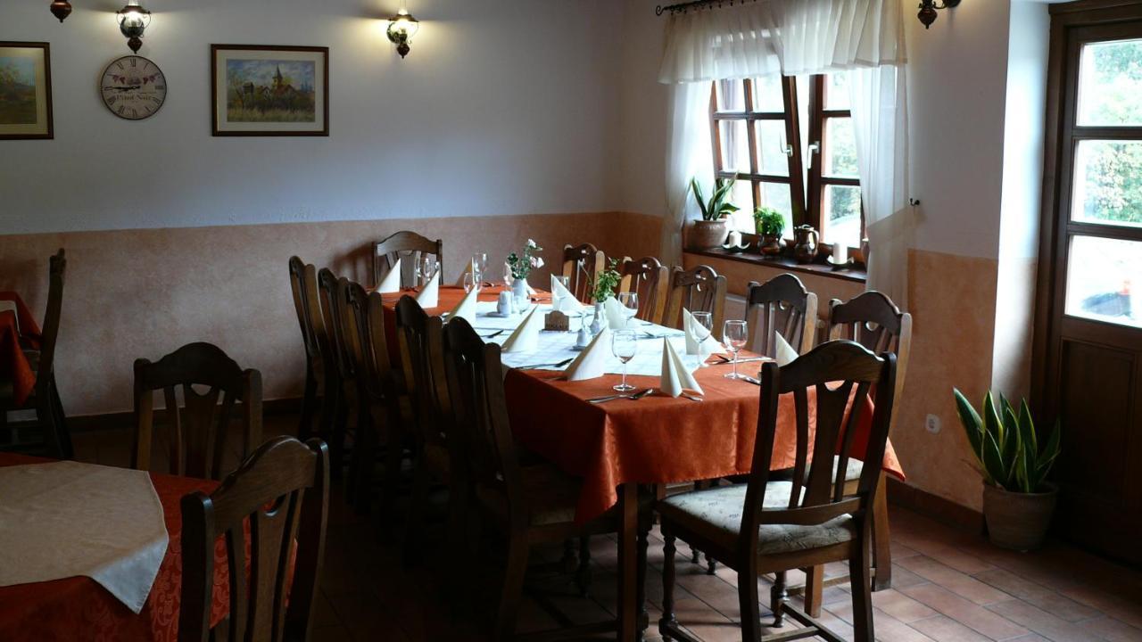 Bed and Breakfast Kádárta Vendéglő Panzió Veszprém Exterior foto
