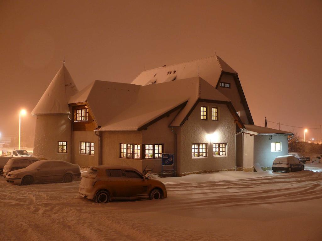 Bed and Breakfast Kádárta Vendéglő Panzió Veszprém Exterior foto