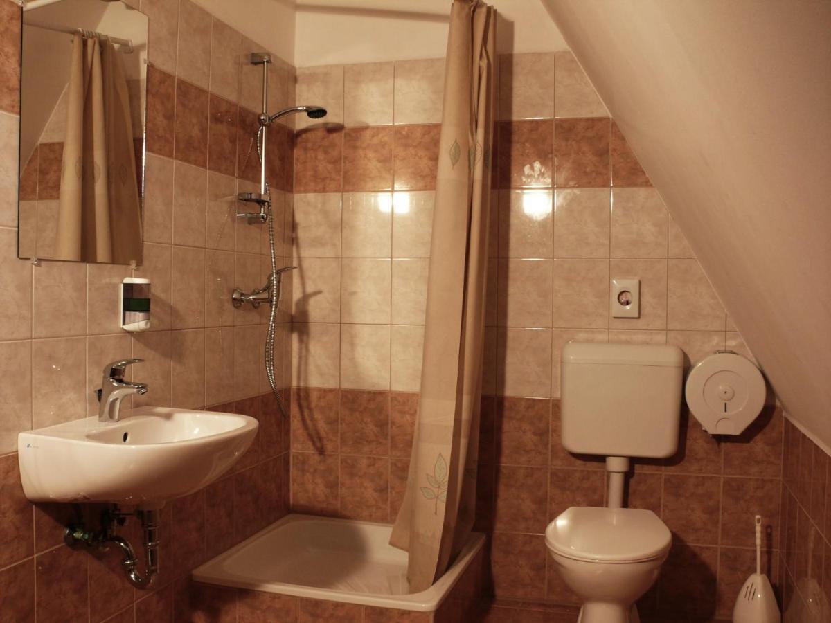 Bed and Breakfast Kádárta Vendéglő Panzió Veszprém Exterior foto